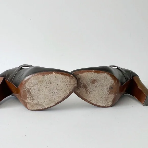 Bettye Muller Women's Round Toe Mary Jane Block Heels Shoe Black Size 7 - Picture 8 of 10